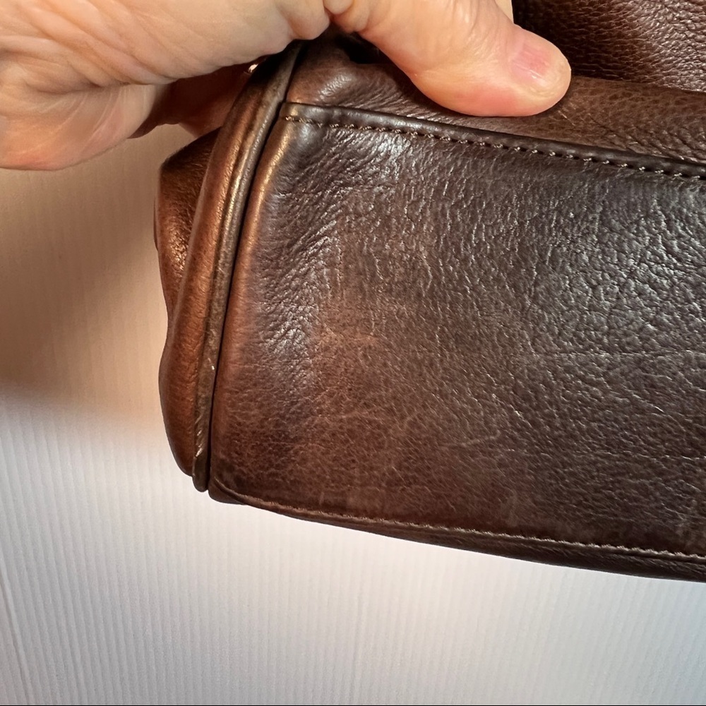 CALVIN KLEIN Shoulder bag with clasp closure. Brown pebble leather. Key fob - Picture 9 of 11